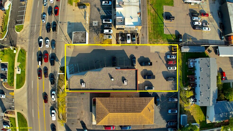 More Photos Of 41-47 W Maple Rd, Clawson General Retail For Sale