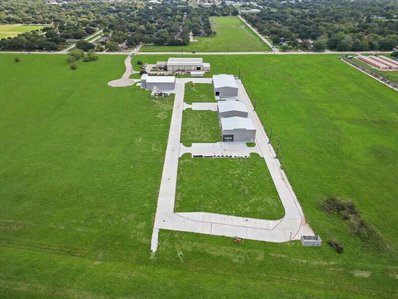 More Photos Of 2050 Commerce Dr, Rosenberg Warehouse For Sale