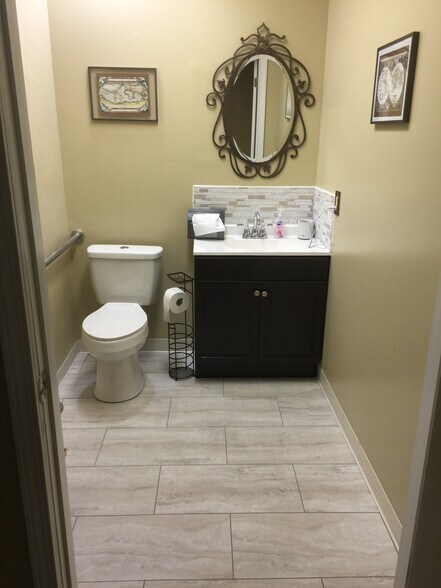 More Photos Of 4848 Getwell Rd, Memphis Warehouse For Sale