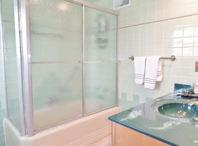 More Photos Of 4911 N Bend Rd, Cincinnati Office Residential For Sale