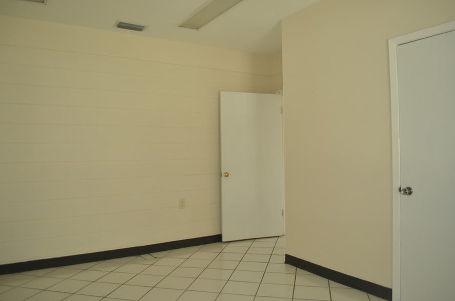 More Photos Of 746-750 Us Highway 27 N, Avon Park Storefront Retail Office For Sale