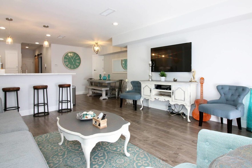 More Photos Of 1146-1148 Garnet Ave, San Diego General Retail For Sale