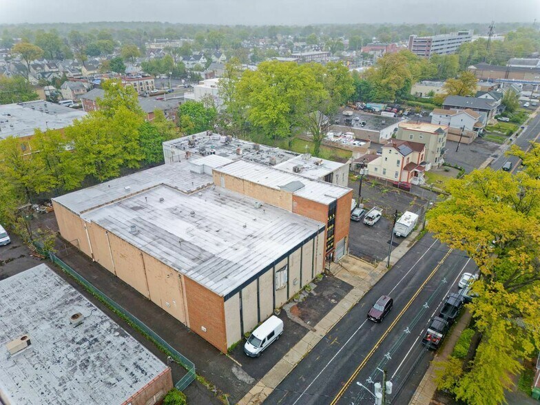 More Photos Of 300-306 W 1st Ave, Roselle Warehouse For Sale