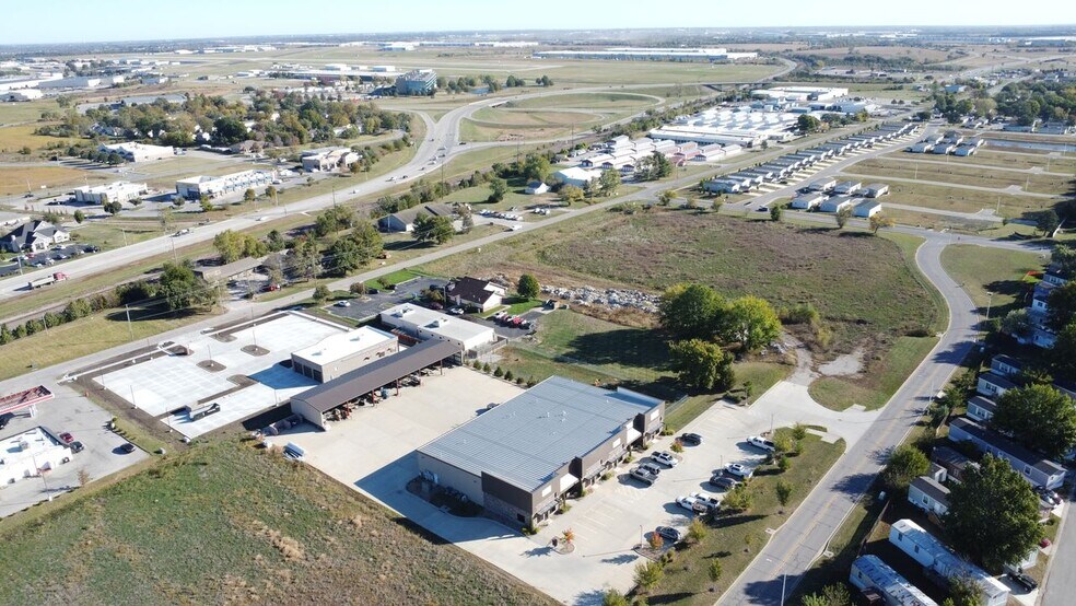 More Photos Of 912-922 E Warren St, Gardner Industrial For Lease