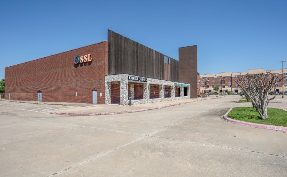 More Photos Of 1130 W Trinity Mills Rd, Carrollton General Retail For Sale