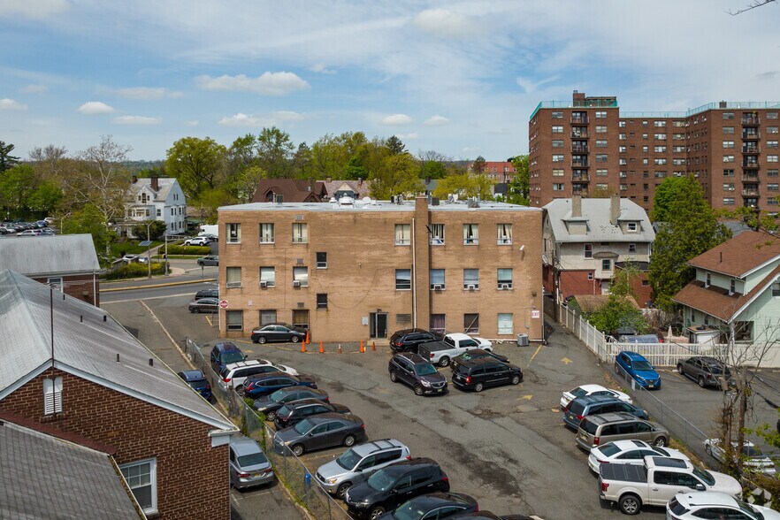 More Photos Of 44 Glenwood Ave, East Orange Office For Lease