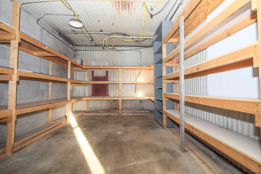 More Photos Of 62240 Bailey Rd, Barnesville Warehouse For Lease