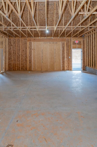 More Photos Of 941 Waterlick Rd, Lynchburg Showroom For Lease