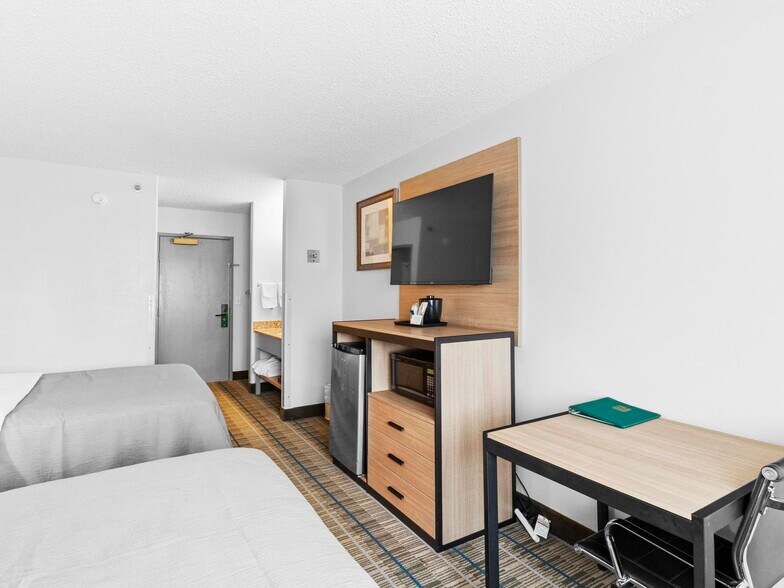 More Photos Of 15150 Brighton Rd, Brighton Hotel For Sale