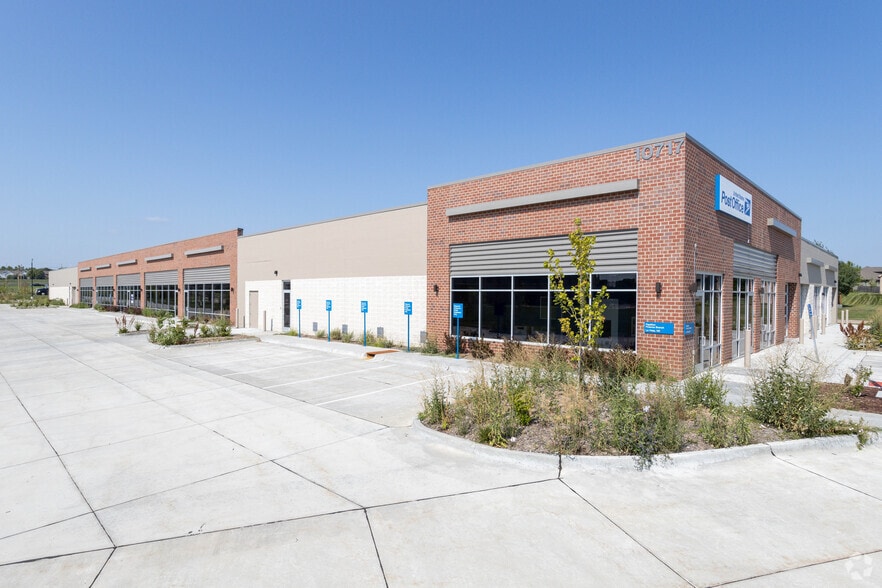 Primary Photo Of 10717 Virginia Plz, Papillion Showroom For Lease