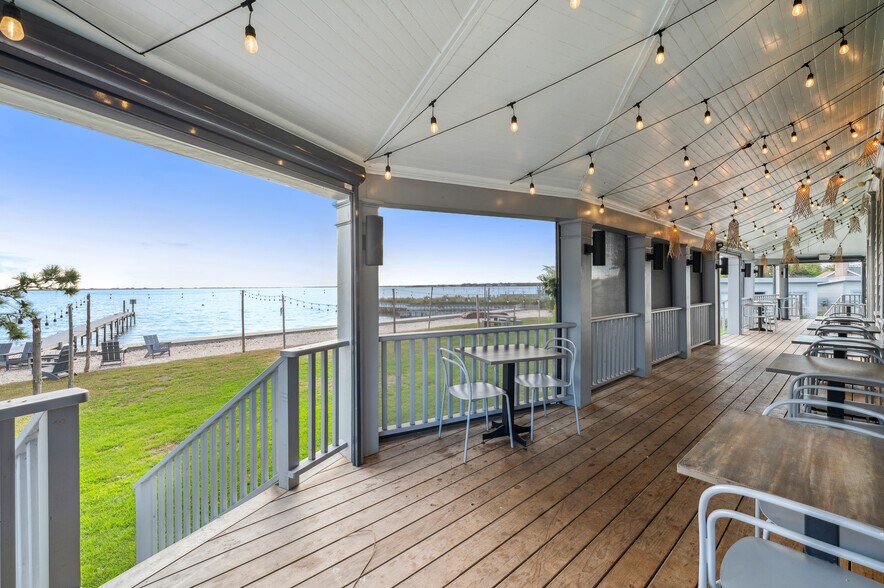 More Photos Of 32 Lighthouse Rd, Hampton Bays Hotel For Sale
