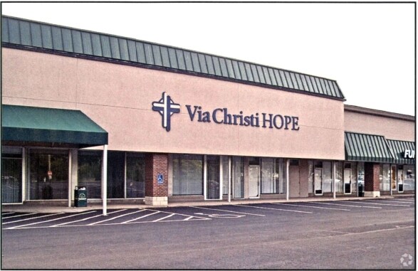 More Photos Of 910-980 S Oliver St, Wichita Storefront For Lease