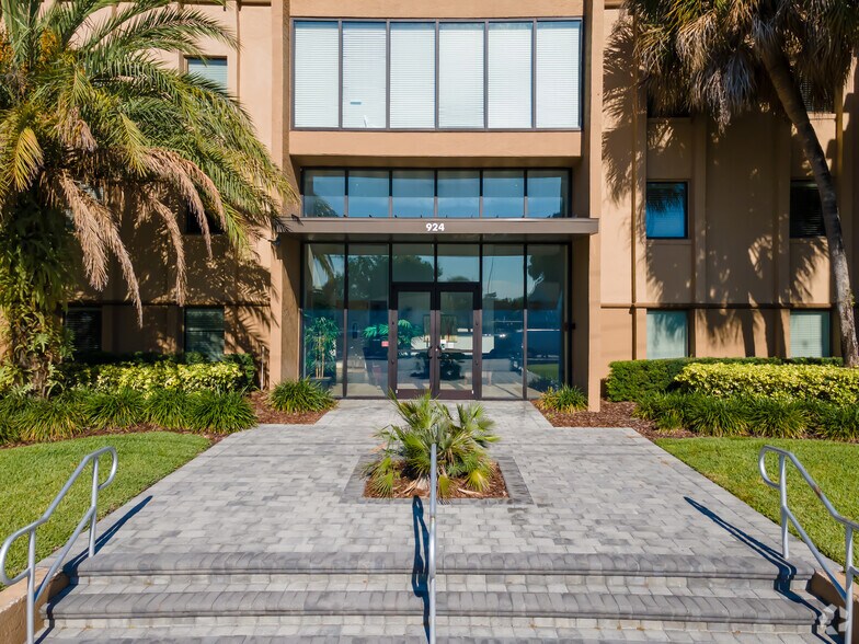 More Photos Of 924 N Magnolia Ave, Orlando Unknown For Lease