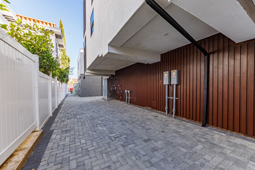 More Photos Of 1857 Crenshaw Blvd, Los Angeles Apartments For Sale