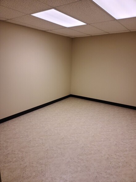 More Photos Of 16610 W 159th St, Lockport Office For Sale