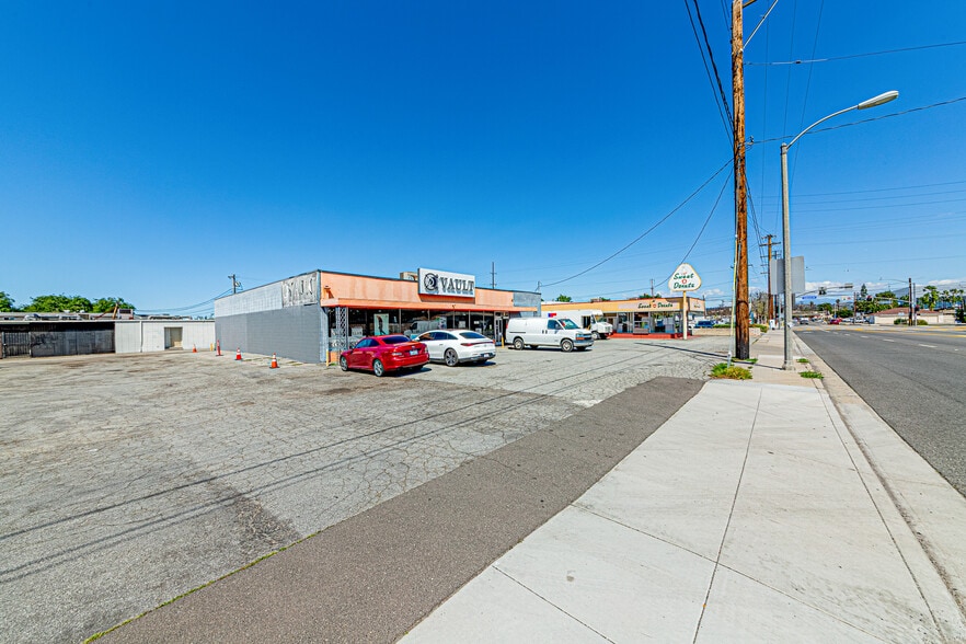 More Photos Of 333 S Brookhurst Rd, Fullerton Freestanding For Sale