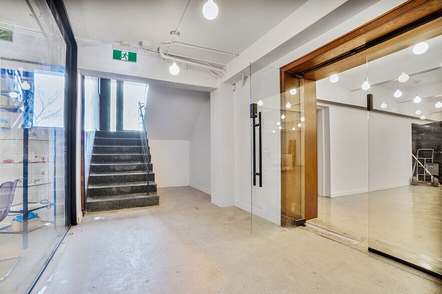 More Photos Of 7887-7889 Boul Saint-Laurent, Montréal Office For Lease