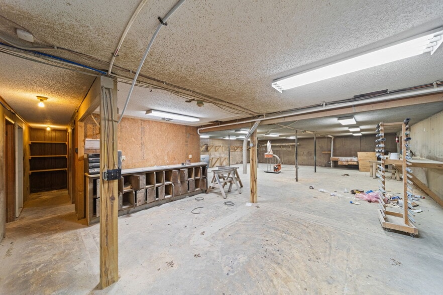 More Photos Of 125 Woodhaven Rd, North Wilkesboro Office For Sale