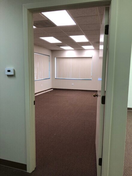 More Photos Of 632 N 1st Bank Dr, Palatine Medical For Lease
