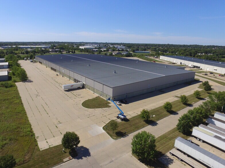 More Photos Of 2630 Independence Rd, Iowa City Warehouse For Lease