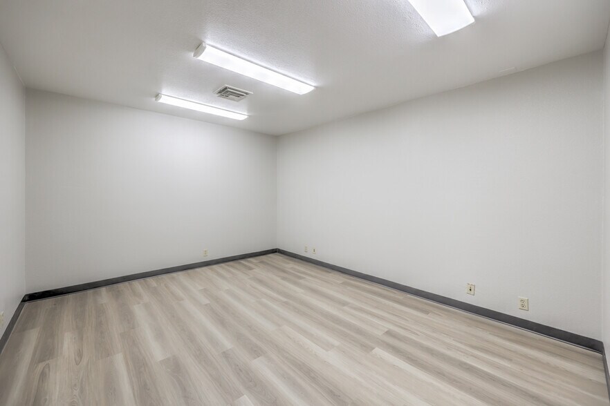 More Photos Of 3320-3340 W Wynn Rd, Las Vegas Office Residential For Lease