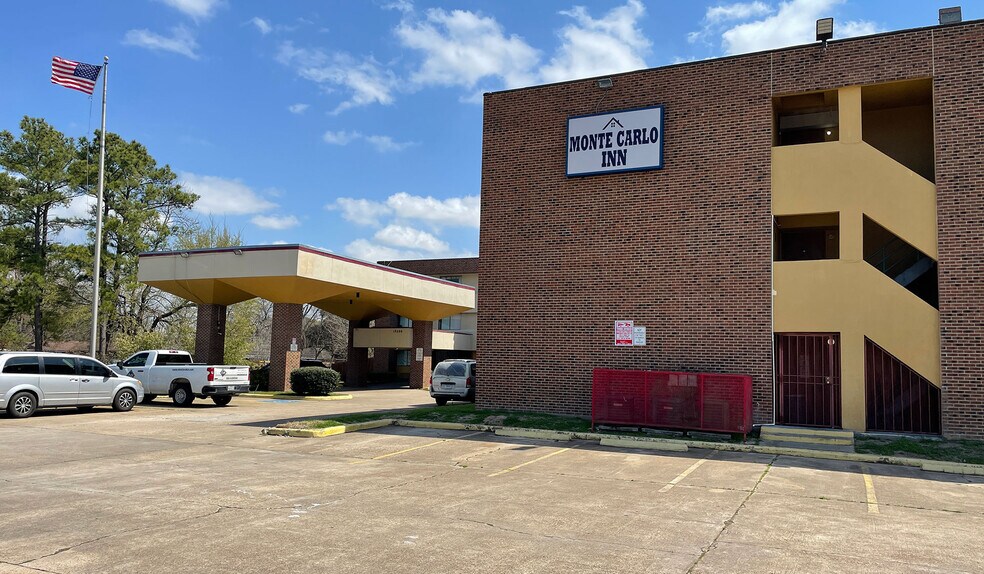 More Photos Of 12500 North Fwy, Houston Hotel For Sale