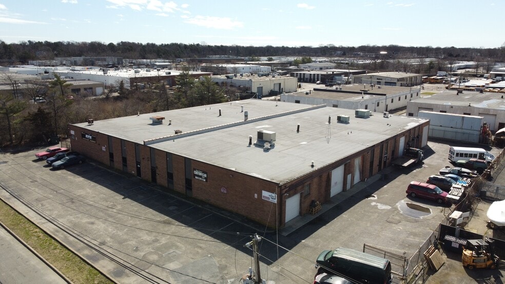 More Photos Of 194-204 N Fehr Way, Bay Shore Warehouse For Lease