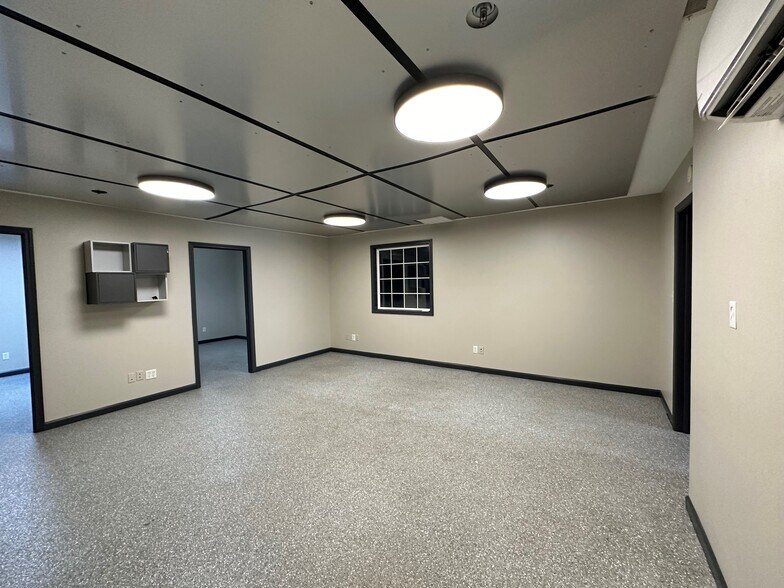 More Photos Of 100 Aiken St, Cartersville Manufacturing For Lease