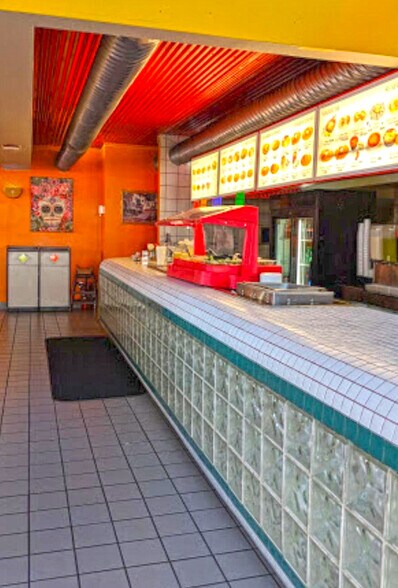 More Photos Of 5901 Gibson Blvd SE, Albuquerque Restaurant For Sale