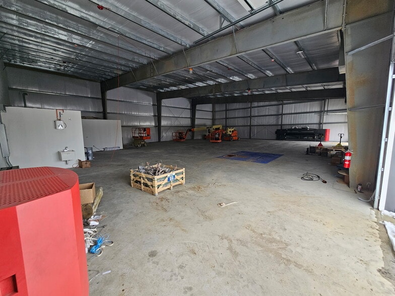 More Photos Of 185B S Main St, Newton Unknown For Lease