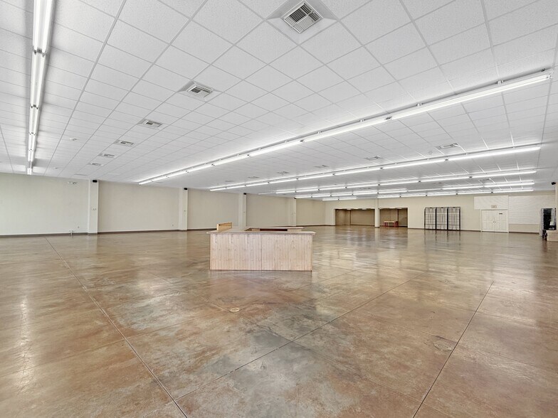 More Photos Of 2719 McFarland Blvd E, Tuscaloosa General Retail For Lease