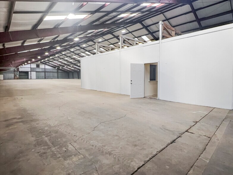 More Photos Of 3160 Mcfarland Blvd, Northport Warehouse For Sale