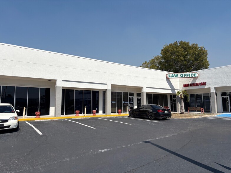 More Photos Of 7118-7170 N Nob Hill Rd, Tamarac General Retail For Lease