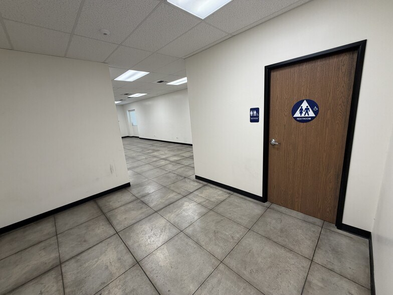 More Photos Of 2810 Mosasco St, Bakersfield Light Distribution For Lease