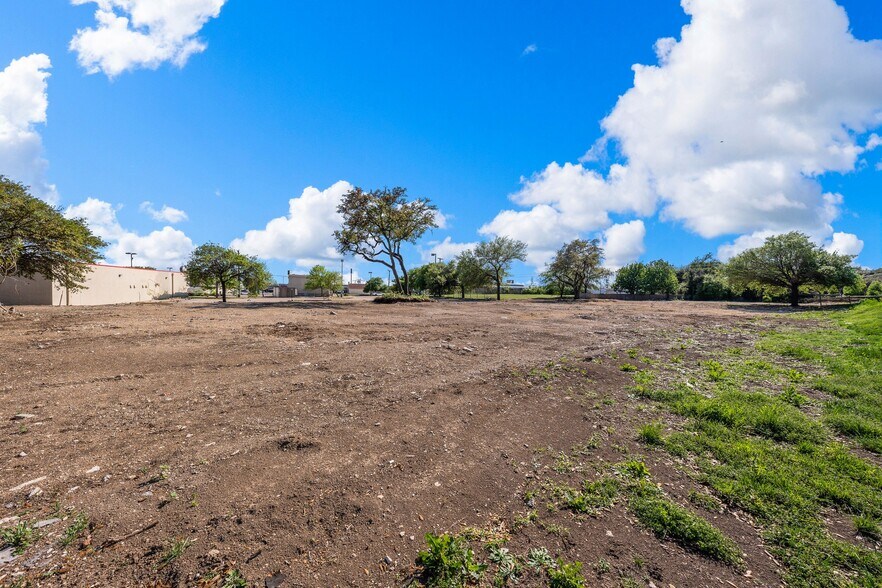 More Photos Of 720 N New Rd, Waco Land For Sale