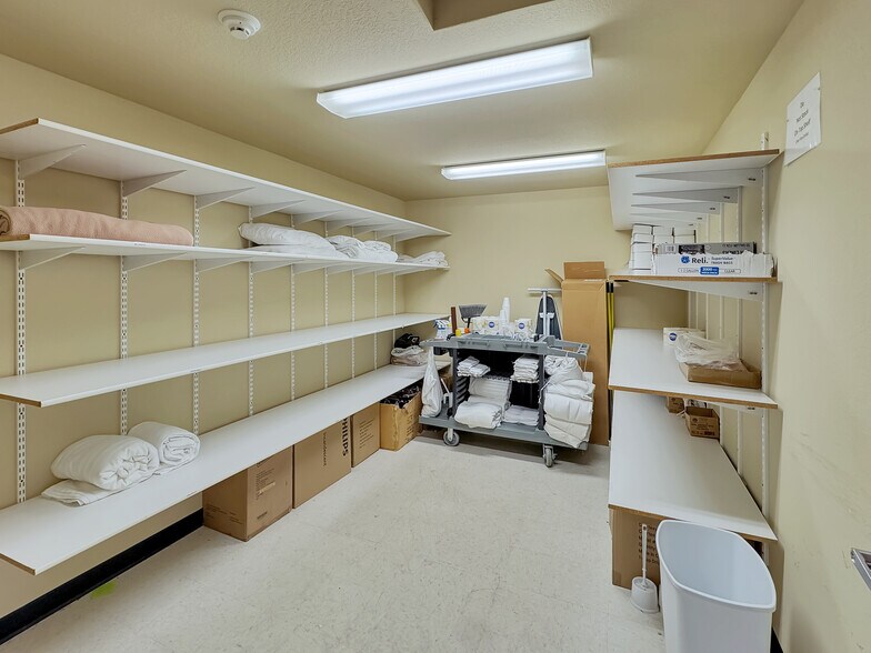 More Photos Of 1515 Planeview Dr, Oshkosh Hotel For Sale