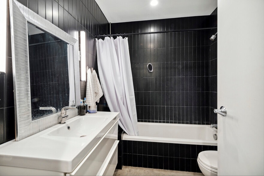 More Photos Of 1131 Tchoupitoulas St, New Orleans Storefront Retail Office For Sale