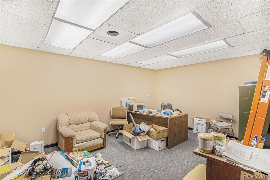 More Photos Of 1323 E Main St, Flushing Light Manufacturing For Sale