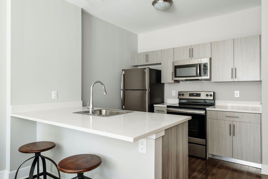 More Photos Of 240 W Westfield Ave, Roselle Park Apartments For Lease