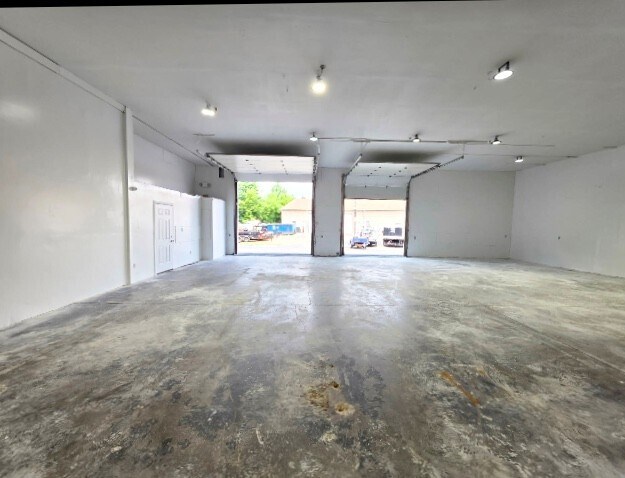 More Photos Of 44-46 Albe Dr, Newark Warehouse For Lease