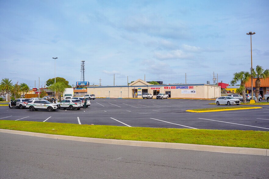 More Photos Of 5218-5398 Silver Star Rd, Orlando Unknown For Lease