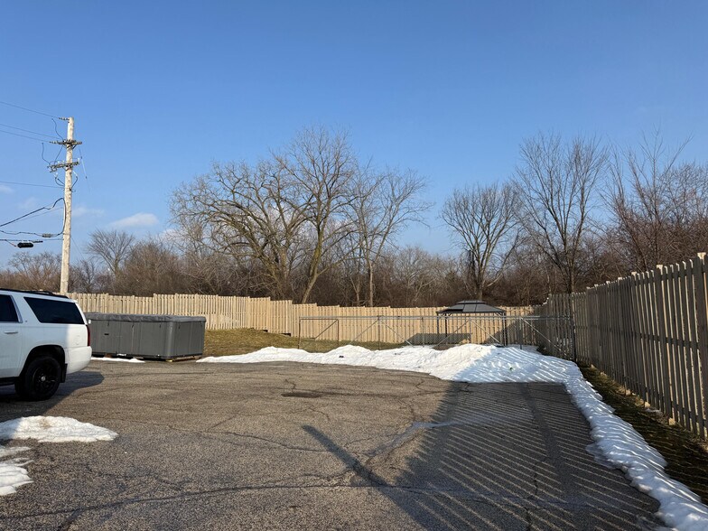 More Photos Of 4635 Northfield Rd, Cleveland Freestanding For Sale