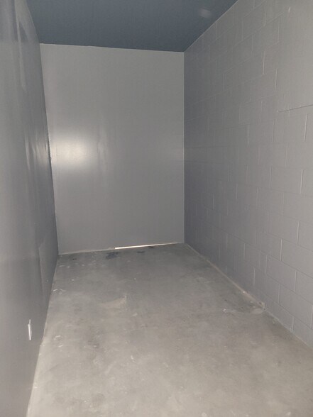 More Photos Of 401 James Ave. Ave, Baytown Storefront For Sale