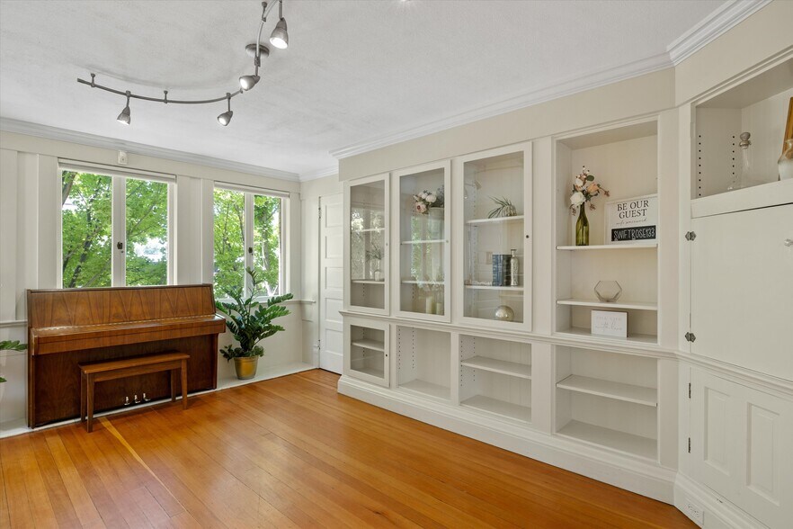 More Photos Of 909 Jefferson St, Red Bluff Specialty For Sale