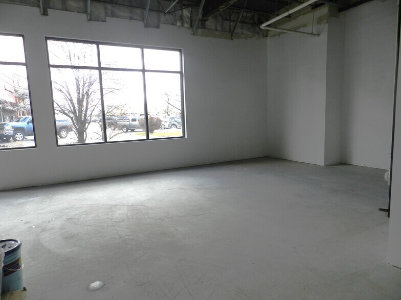 More Photos Of 1404 Hawk Pky, Montrose Medical For Lease