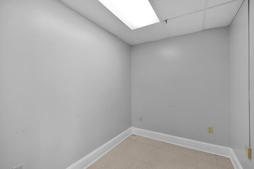 More Photos Of 1201-1203 Colonial Commons Ct, Lancaster Medical For Lease