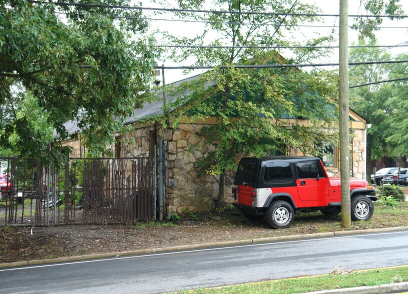 More Photos Of 846 Ellis St, Roswell Storefront Retail Office For Lease