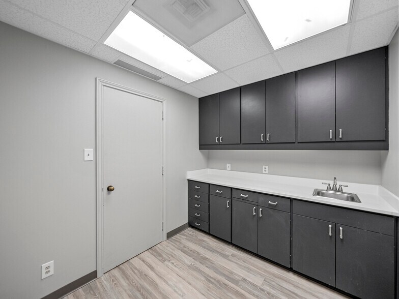 More Photos Of 375 Municipal Dr, Richardson Medical For Sale