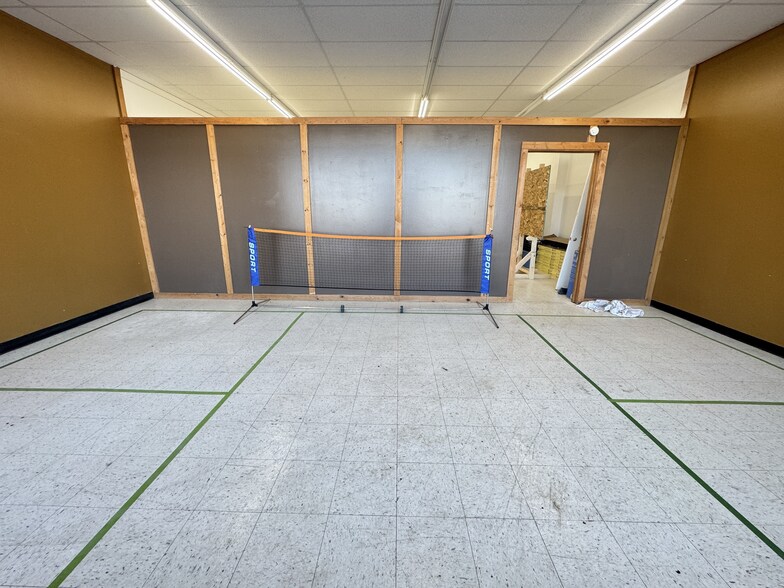 More Photos Of 1101 N McCord Rd, Toledo Storefront For Lease