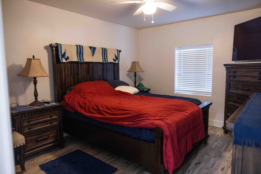 More Photos Of 5732 W Maryland Ave, Glendale Truck Terminal For Sale